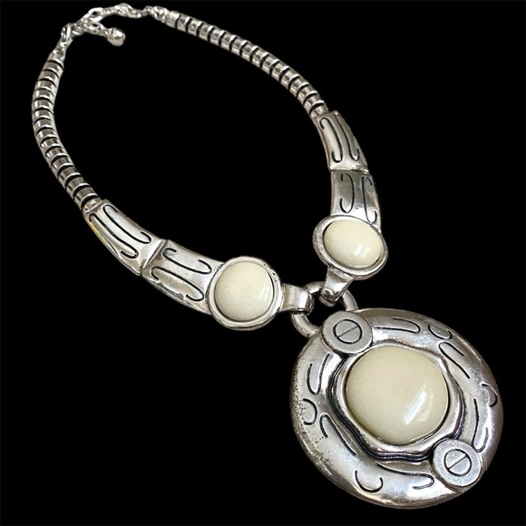 Large White Cabochon Statement Necklace - Picture 4 of 4